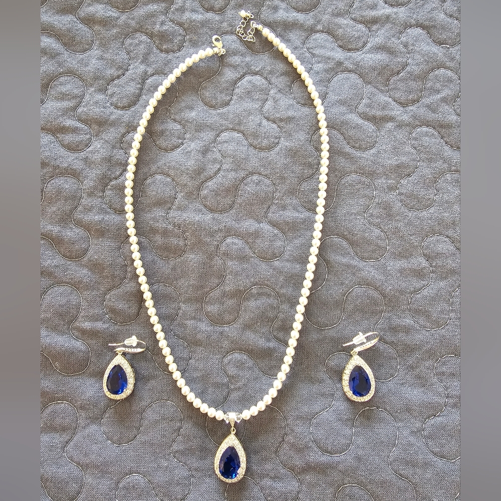 NWOT Blue and Pearl necklace and earring set